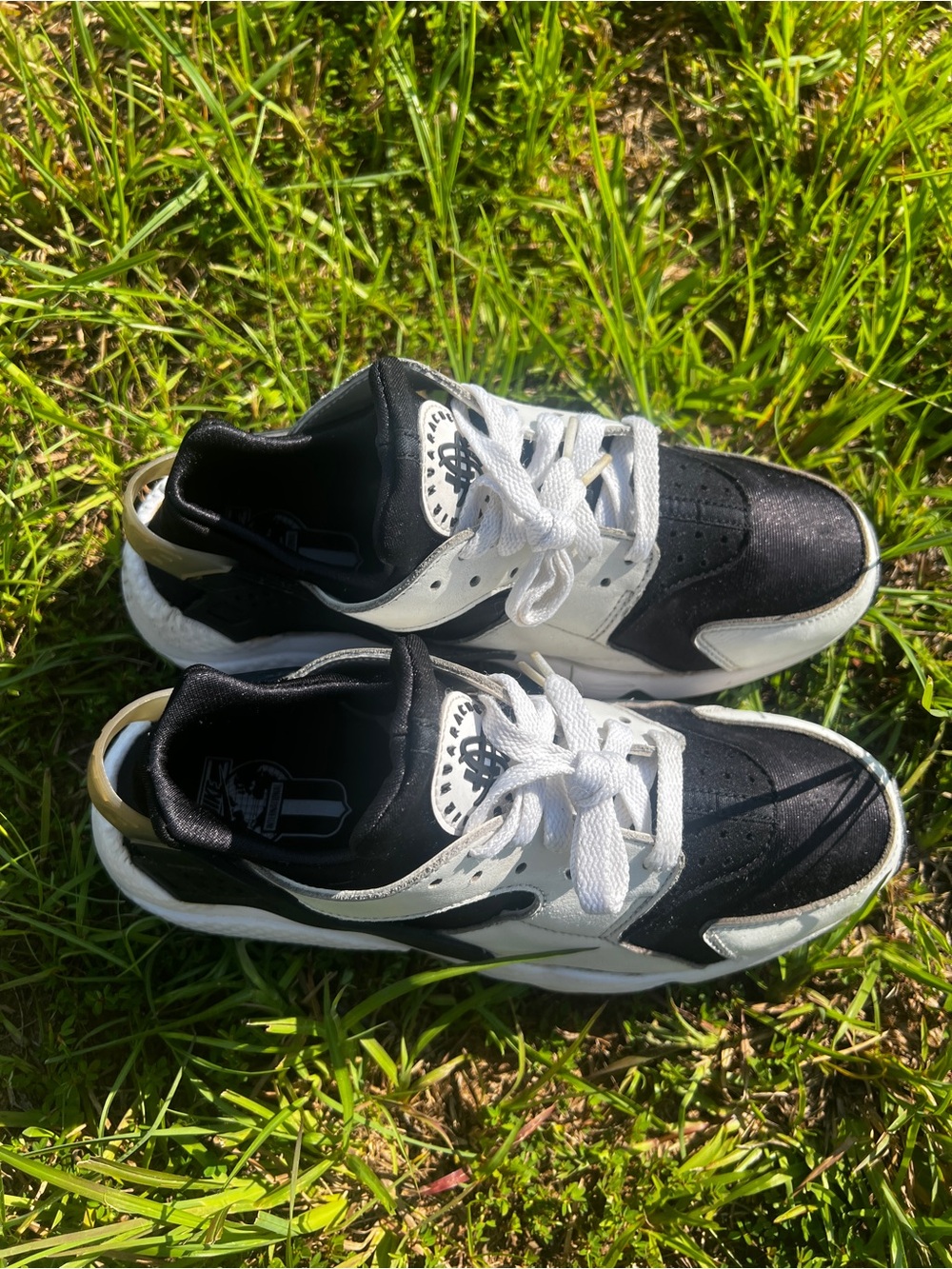 CLEAN Nike size 8 Mens Air Huarache Orca White Black shoes - Picture 6 of 12